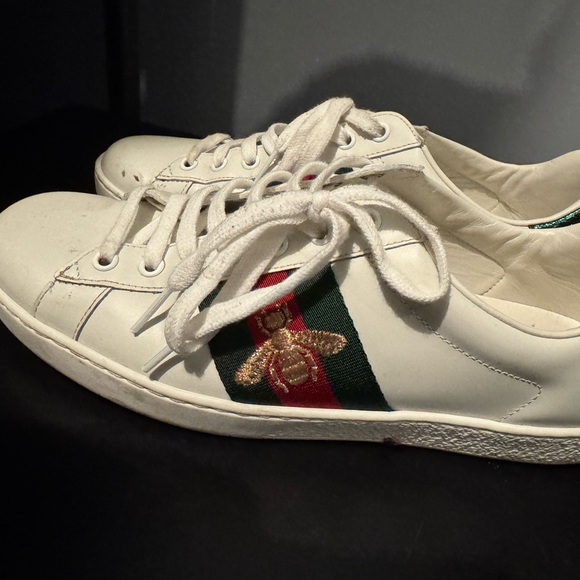 Worn it twice only. Original receipt available as well - Picture 5 of 10